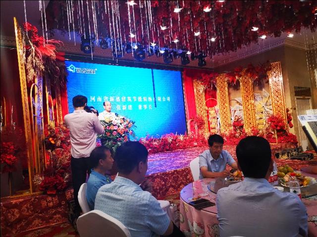 無(wú)機(jī)復(fù)合不燃保溫板